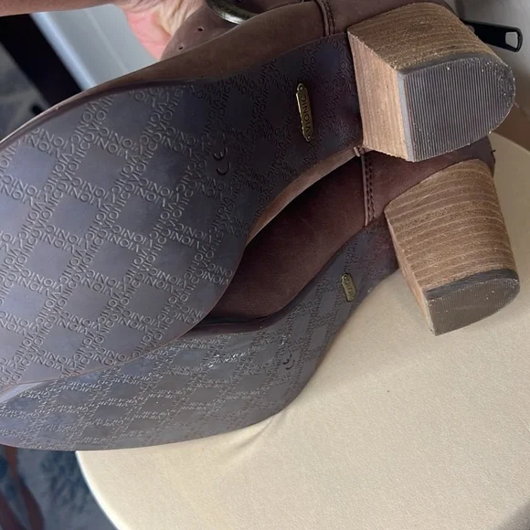 Vionic Women's Upright Rory Brown Back Zip Heeled Ankle Booties Boots - Picture 7 of 9